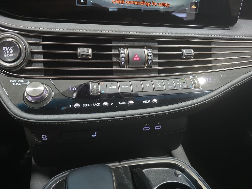 Used 2023 Lexus LS 500 w/ Accessory Package (Z2) RWD image 25