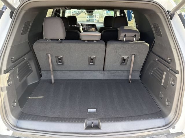 New 2026 Chevrolet Traverse LT w/ Driver Confidence Package FWD image 25