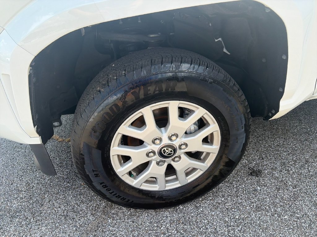 Used 2025 Toyota Tacoma SR5 AWD/4WD image 32