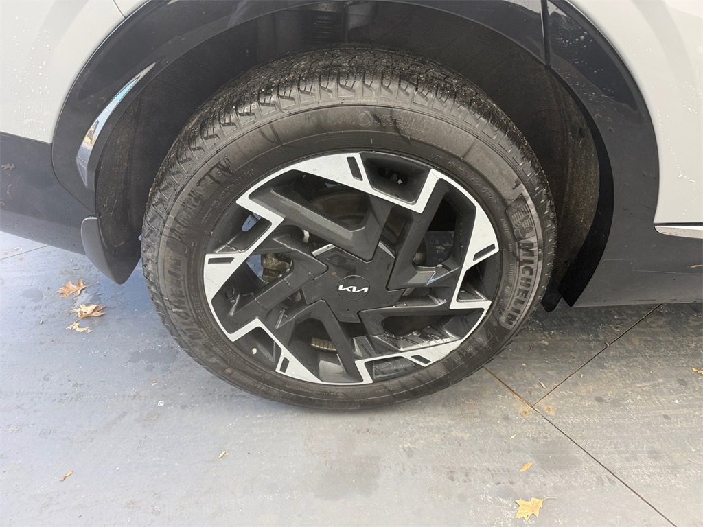 Used 2025 Kia Sportage SX image 36