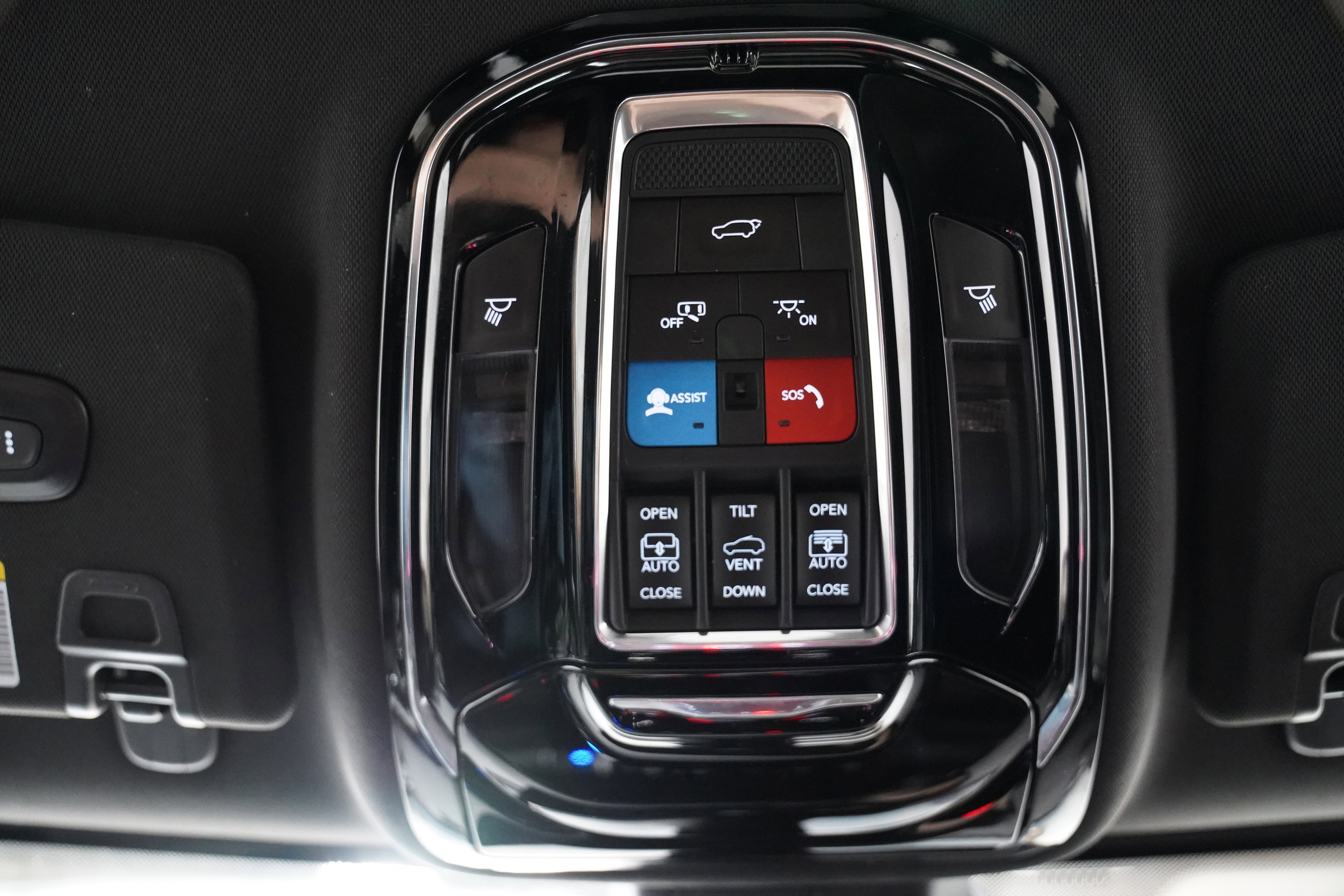 Used 2023 Jeep Grand Cherokee Overland w/ Advanced Protech Group III image 32