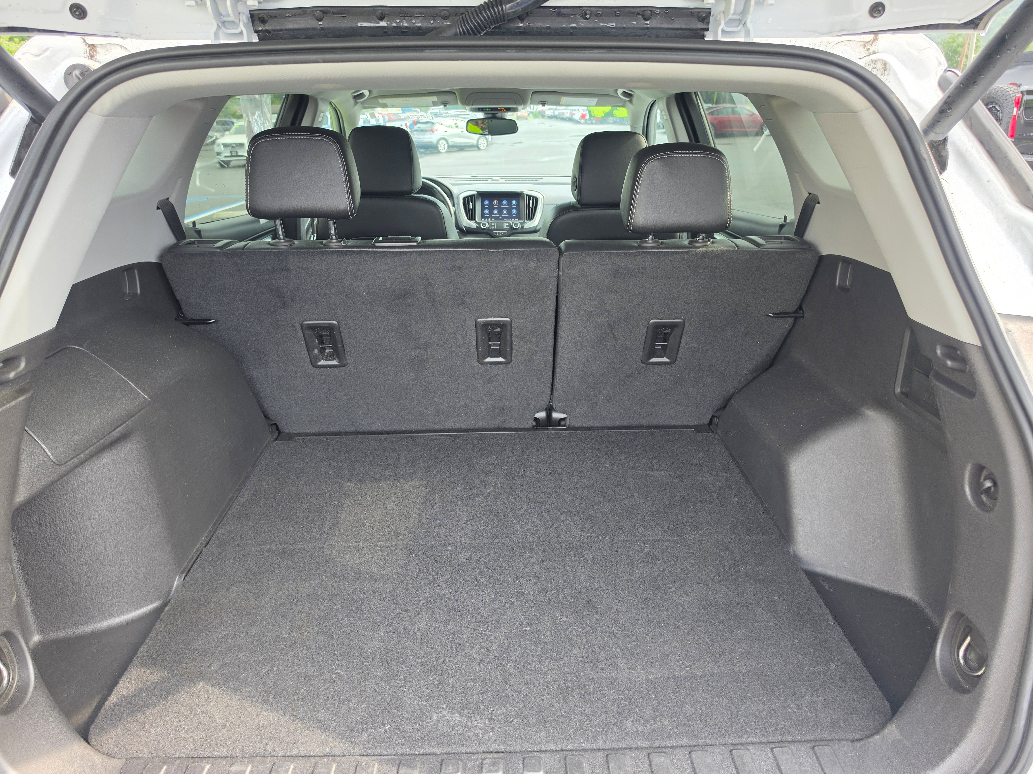 Used 2024 GMC Terrain SLT AWD/4WD image 5