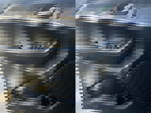 Used 2023 Jeep Grand Cherokee L Limited w/ Black Appearance Package image 26