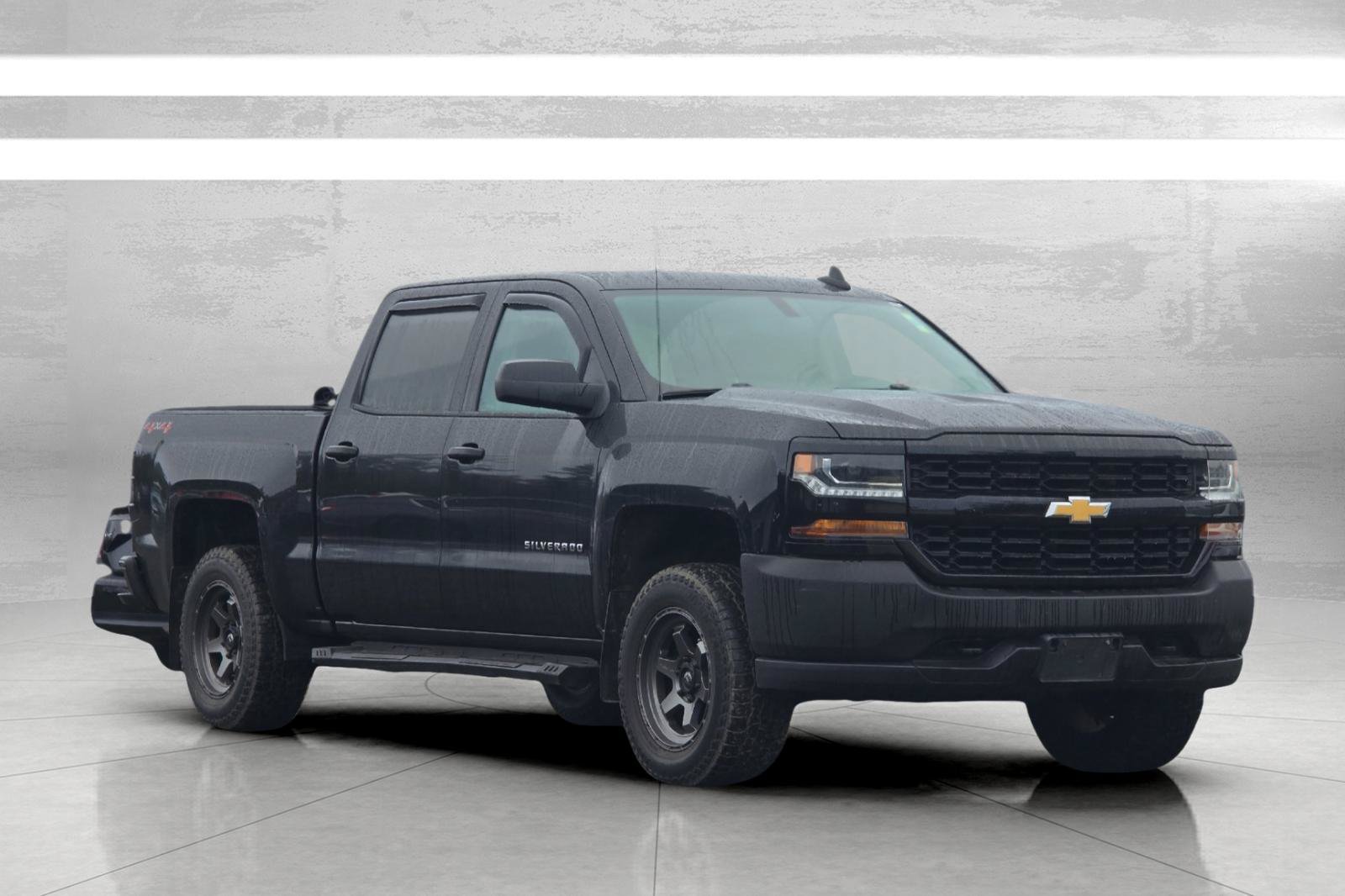 Used 2018 Chevrolet Silverado 1500 Custom w/ Custom Value Package AWD/4WD image 2
