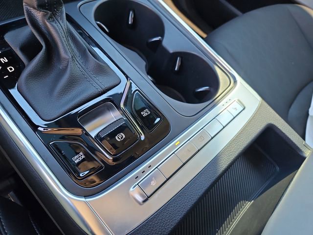 Used 2025 Kia Carnival EX image 26