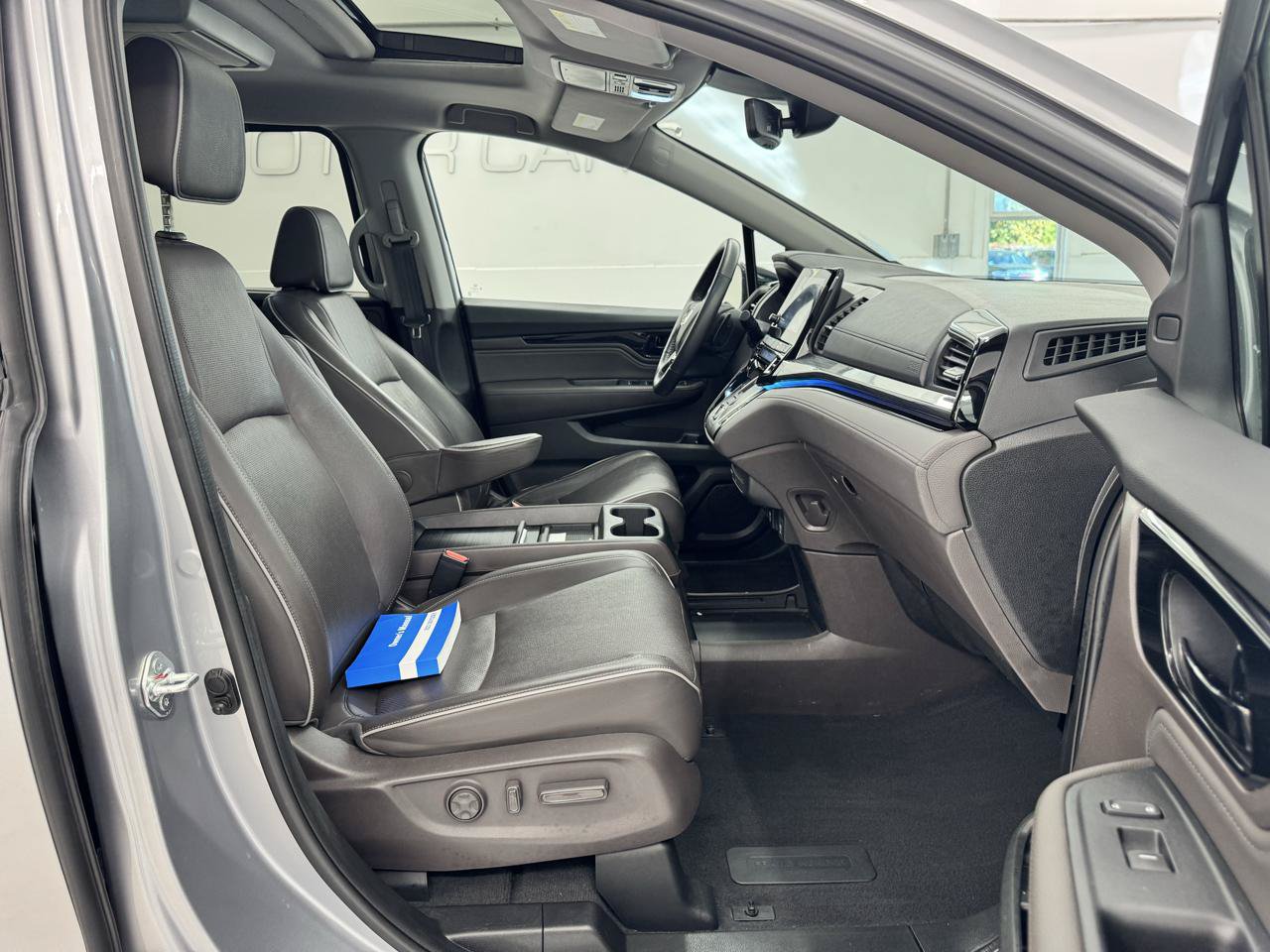 Used 2023 Honda Odyssey Elite image 18