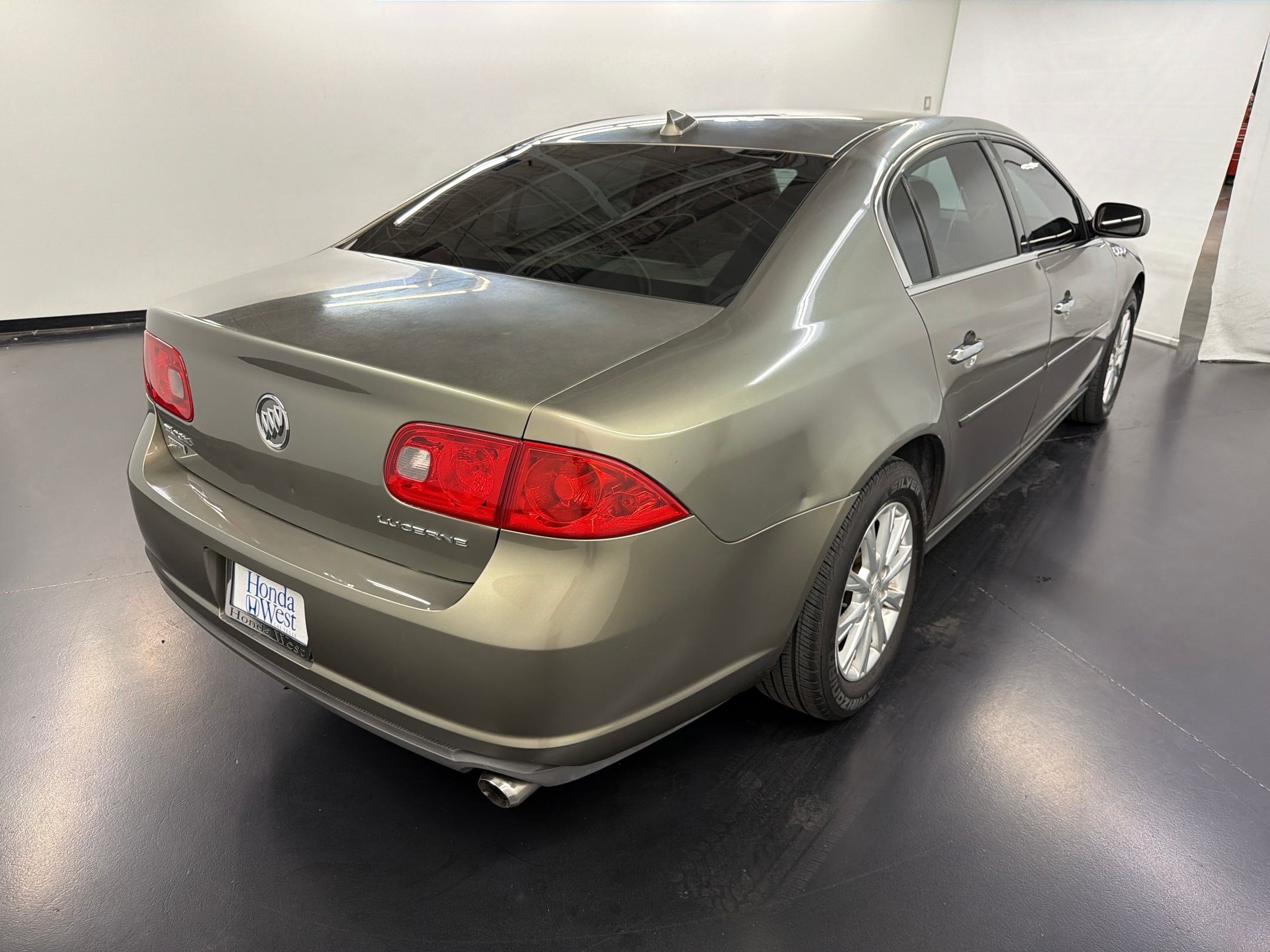 Used 2011 Buick Lucerne CX FWD image 9