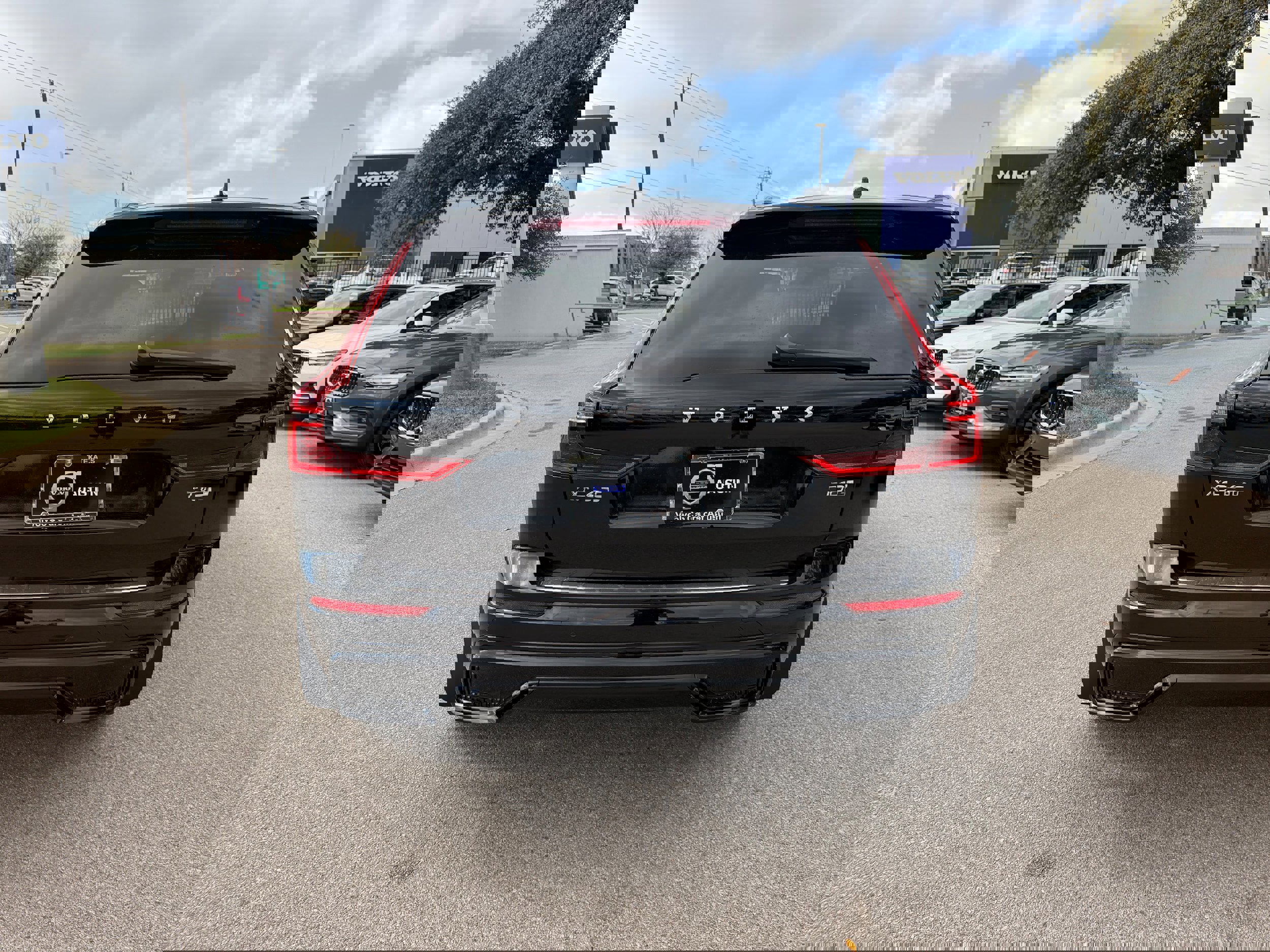 New 2026 Volvo XC60 T8 Plus w/ Protection Package Premier image 5