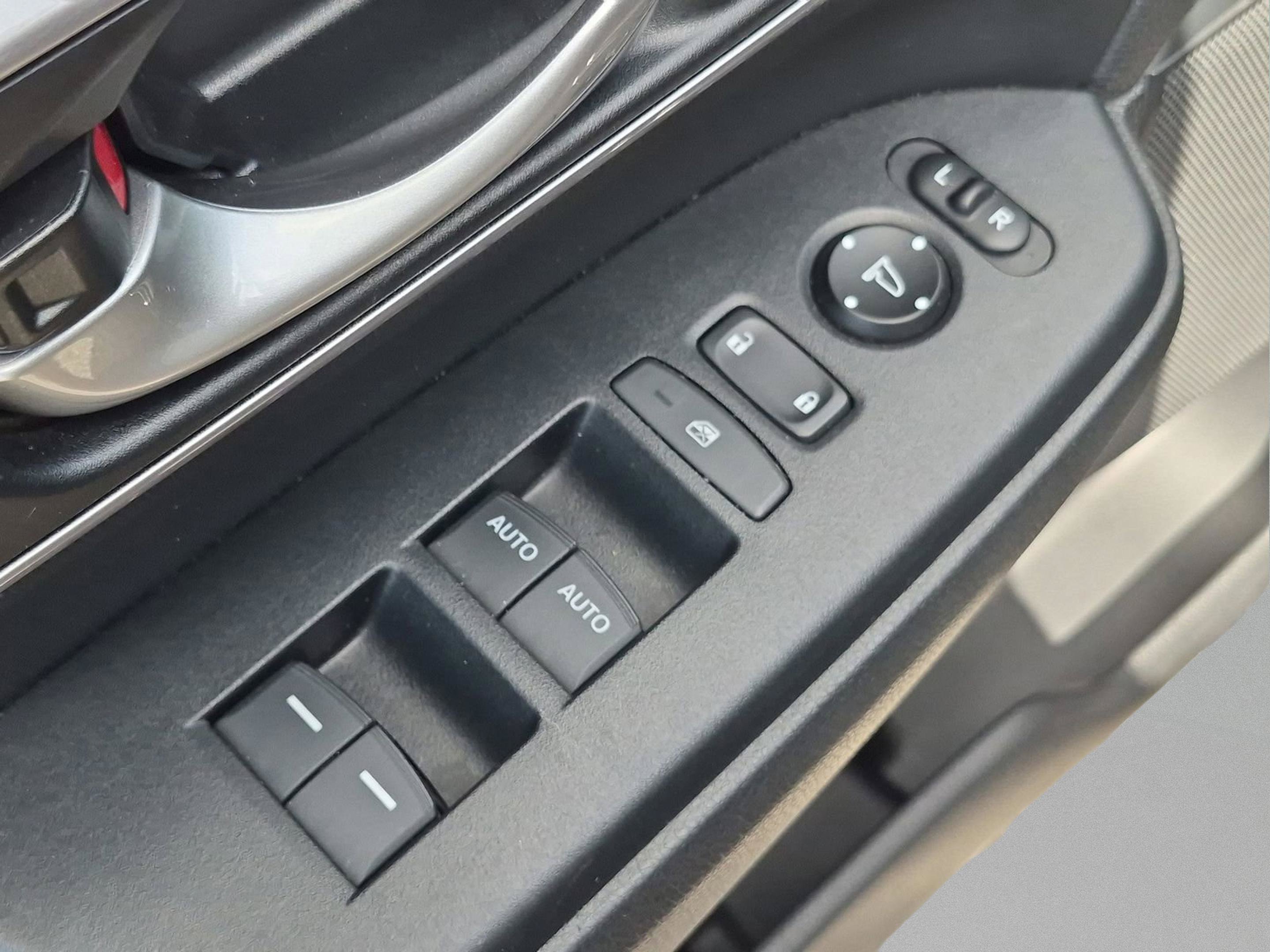 Used 2017 Honda CR-V Touring image 16