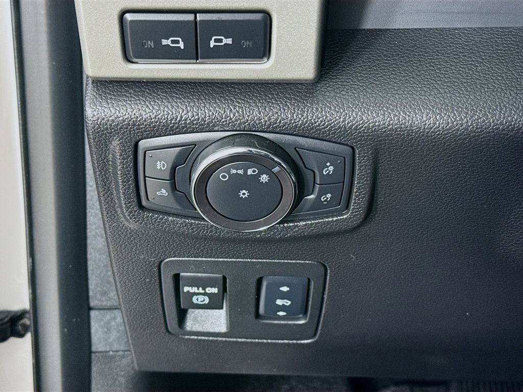 Used 2018 Ford F150 Lariat w/ Equipment Group 502A Luxury AWD/4WD image 12