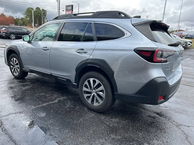 Used 2023 Subaru Outback Premium AWD/4WD image 5