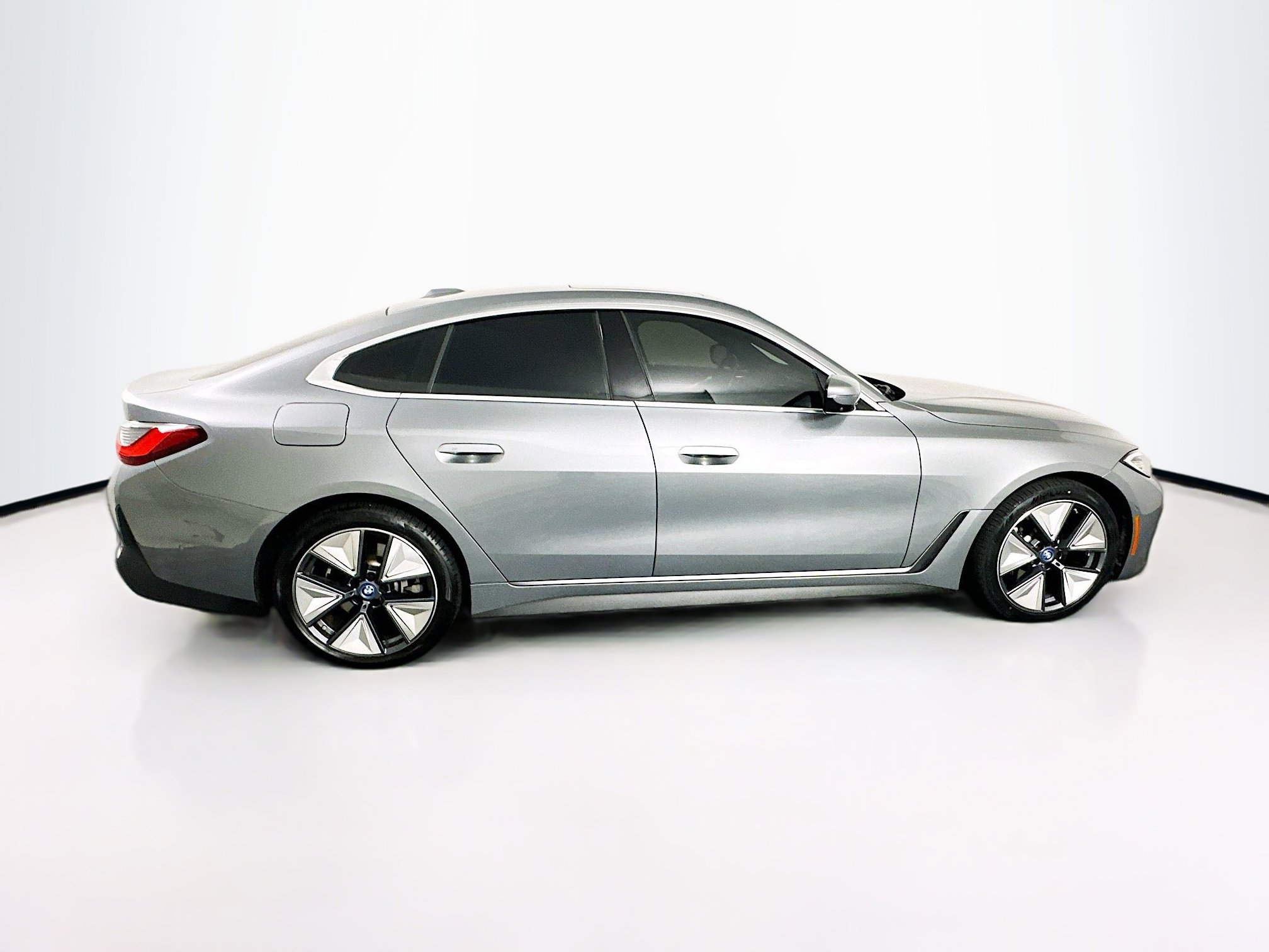 Used 2024 BMW i4 xDrive40i w/ Premium Package AWD/4WD image 10