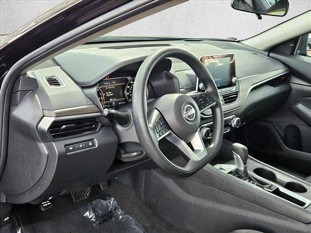Used 2025 Nissan Altima 2.5 SV FWD image 10