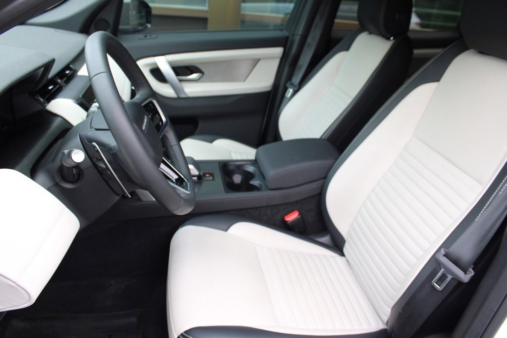 Certified 2024 Land Rover Discovery Sport Dynamic SE image 5