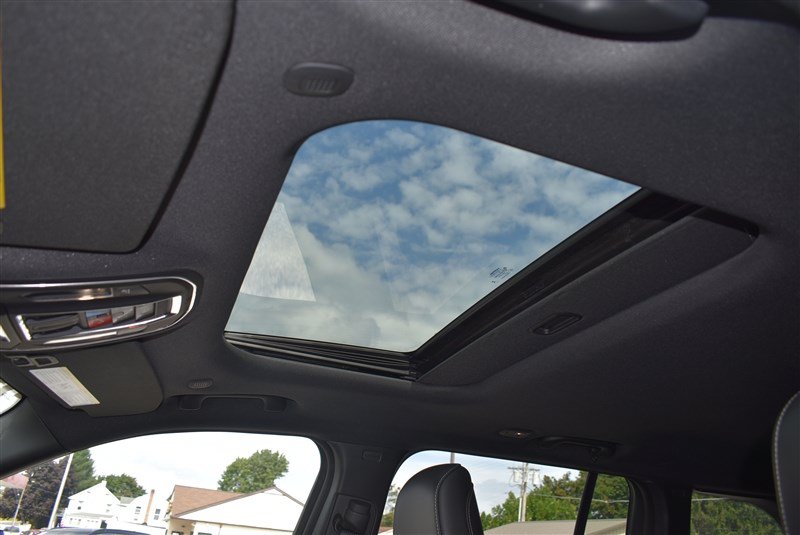 Used 2023 Jeep Grand Cherokee Altitude AWD/4WD image 11
