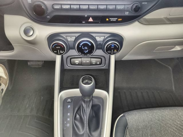 Used 2025 Hyundai Venue Limited FWD image 19