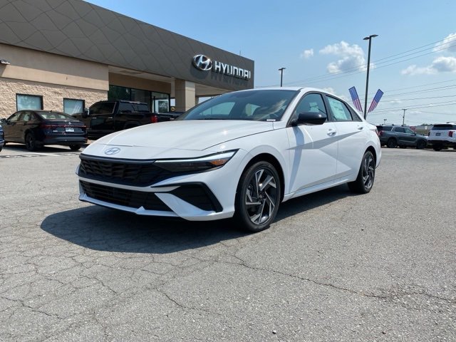 New 2025 Hyundai Elantra SEL image 3