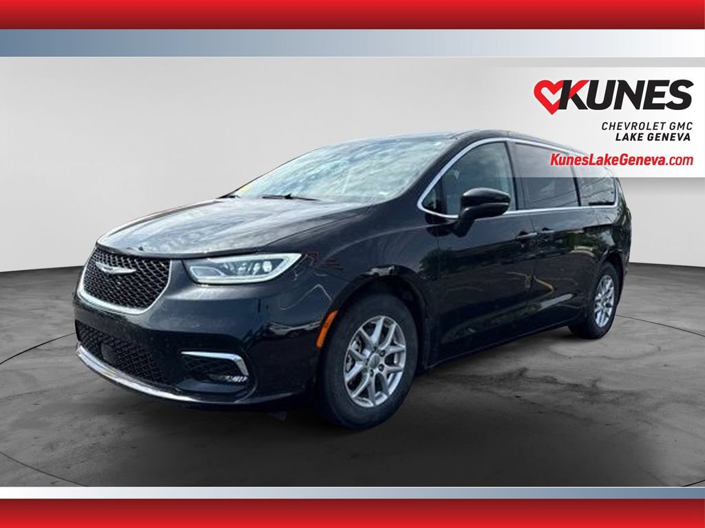 Used 2023 Chrysler Pacifica Touring-L FWD image 9