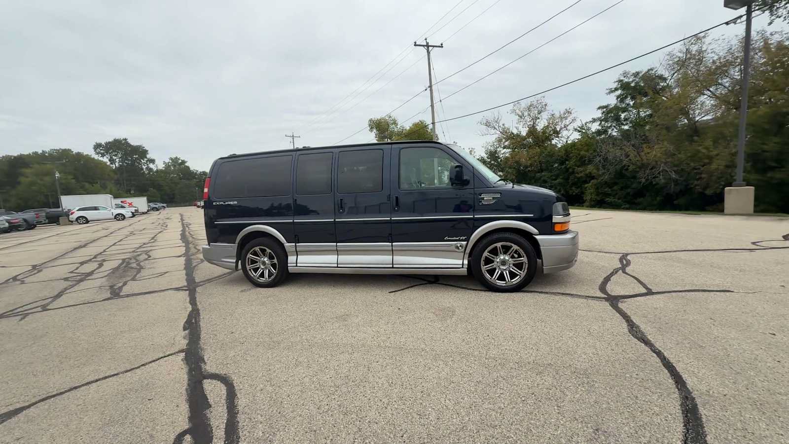 Used 2015 Chevrolet Express 2500 RWD image 9
