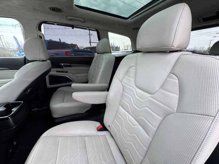 Used 2022 Kia Telluride SX w/ SX Prestige Package image 25