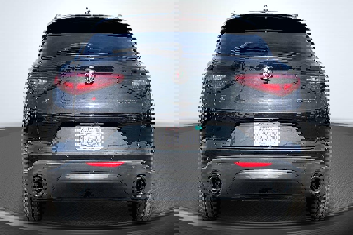 Used 2019 Alfa Romeo Stelvio Ti w/ Nero Edizione image 4
