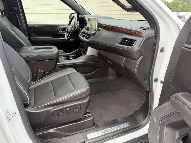 Used 2022 Chevrolet Suburban Premier w/ Premium Package AWD/4WD image 34