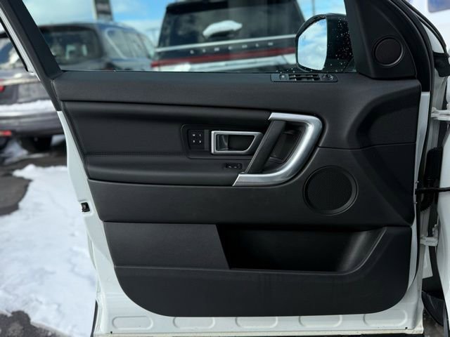 Used 2017 Land Rover Discovery Sport HSE image 11