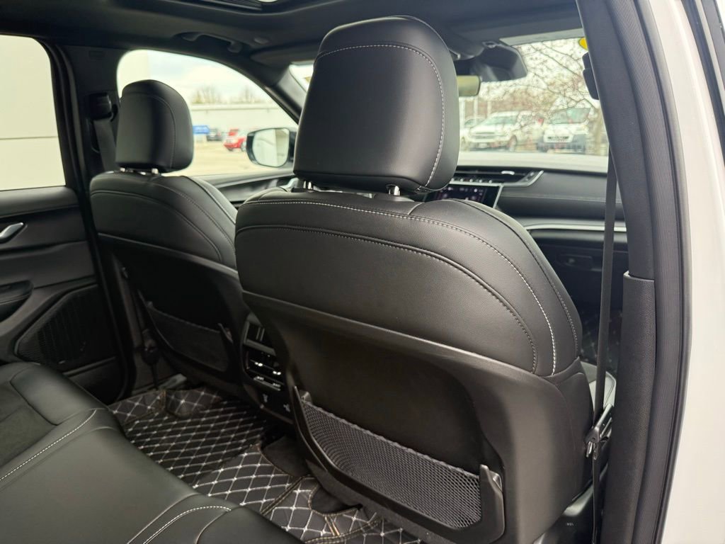 Used 2025 Jeep Grand Cherokee Altitude image 23