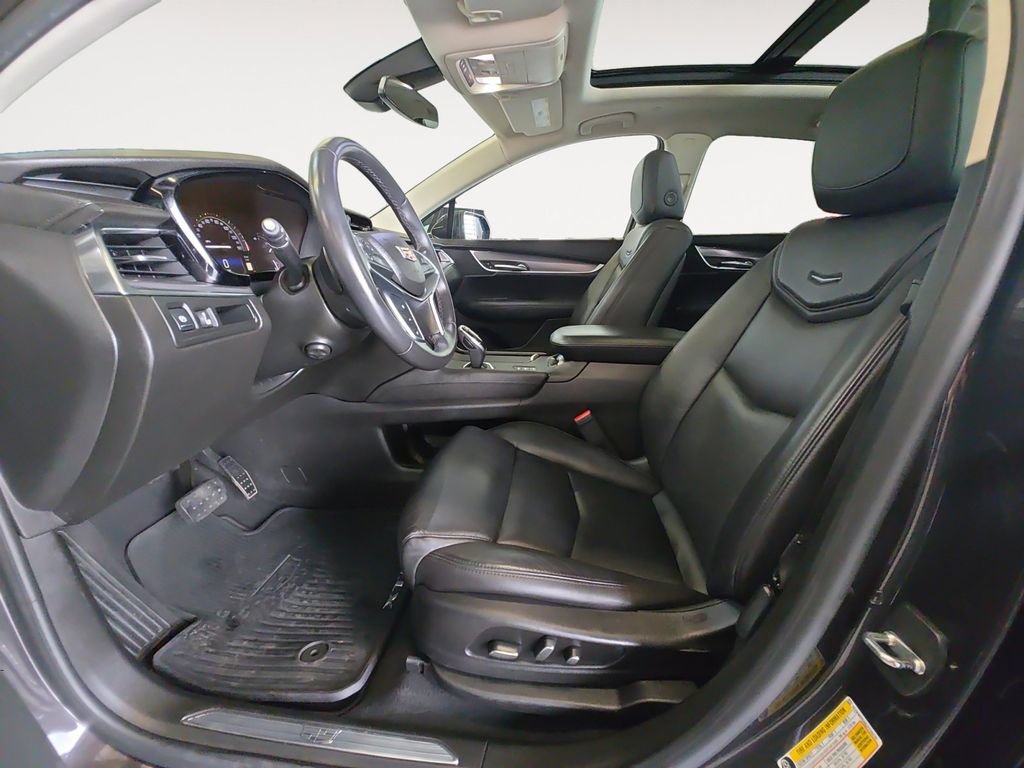 Used 2018 Cadillac XT5 Luxury w/ Driver Awareness Package AWD/4WD image 11