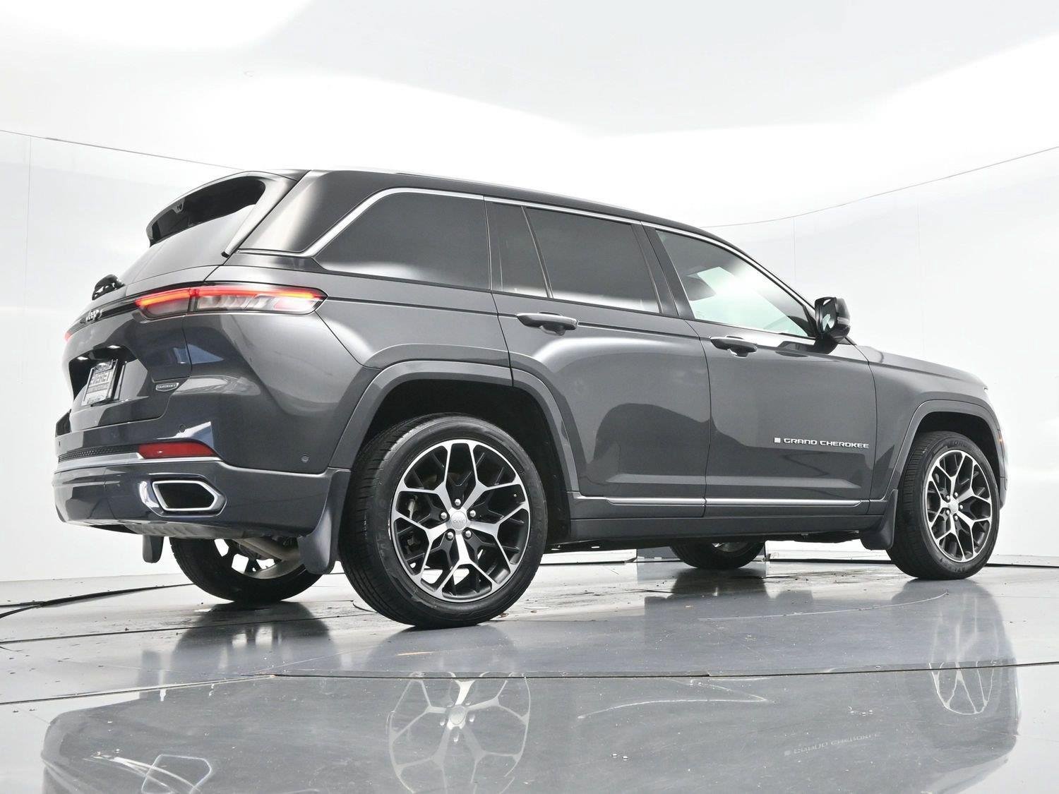 Used 2022 Jeep Grand Cherokee Summit AWD/4WD image 45