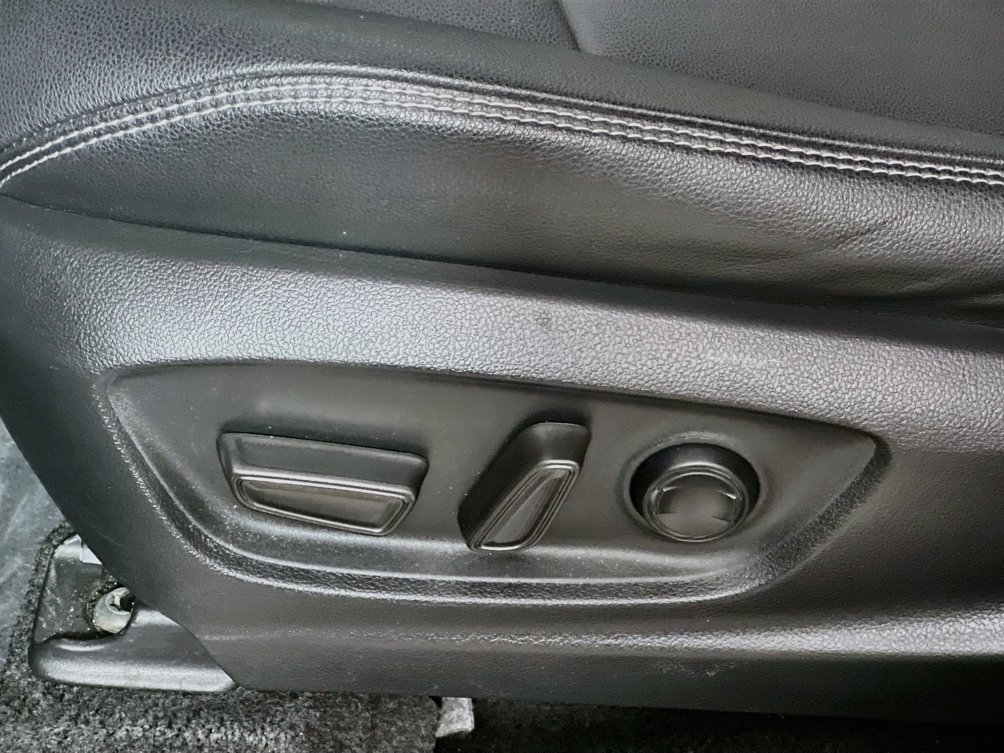 Used 2025 Toyota Corolla Cross XLE AWD/4WD image 16