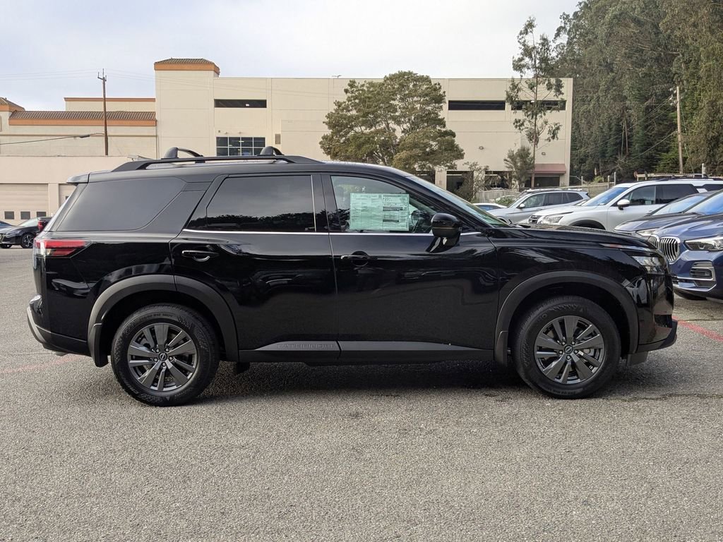 New 2025 Nissan Pathfinder SV image 4