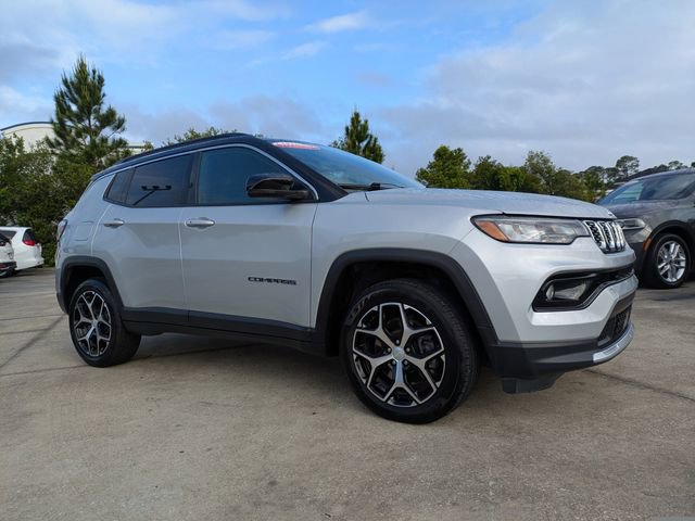 Used 2024 Jeep Compass Limited AWD/4WD image 2