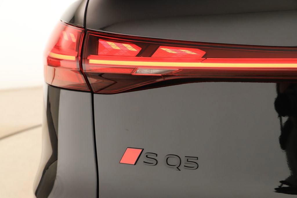 Certified 2025 Audi SQ5 Prestige image 35