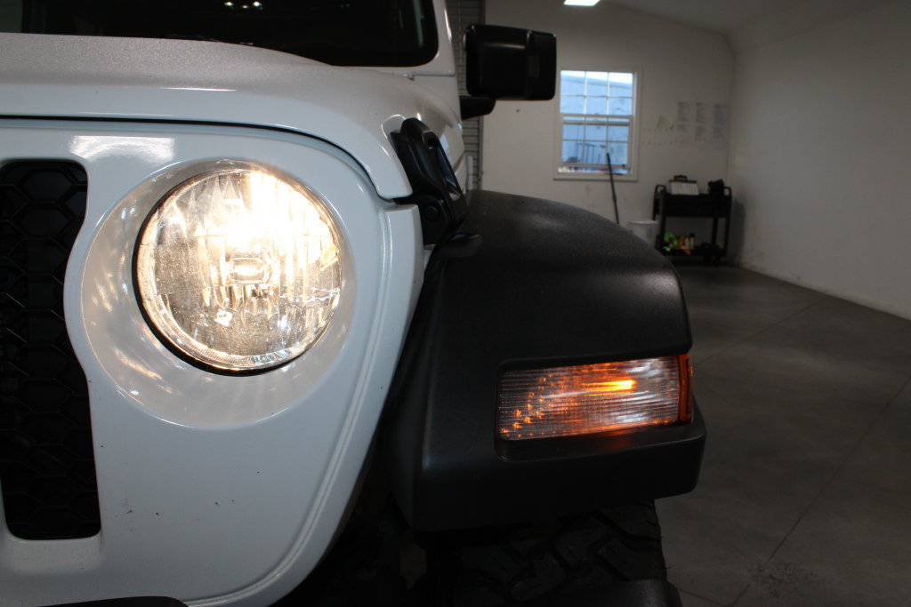 Used 2023 Jeep Gladiator Sport AWD/4WD image 14