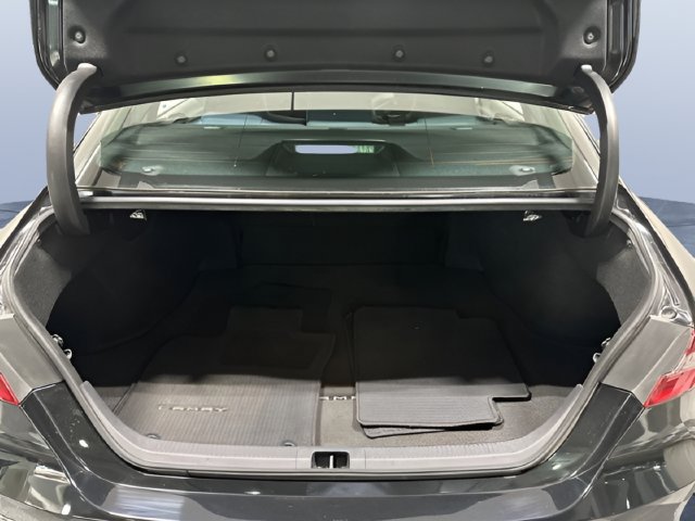 Used 2021 Toyota Camry LE w/ Carpet Mat Package (TMS) FWD image 10
