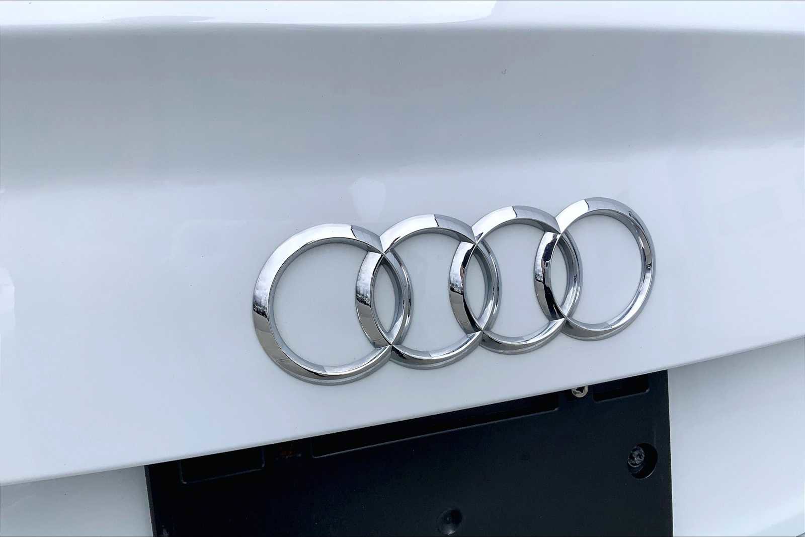 Used 2013 Audi S8 w/ Full Leather Pkg image 33