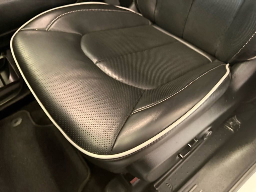 Used 2025 Chrysler Pacifica Limited image 25
