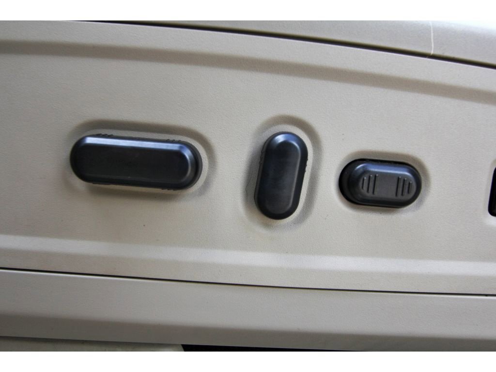 Used 2015 Lincoln Navigator 2WD image 23