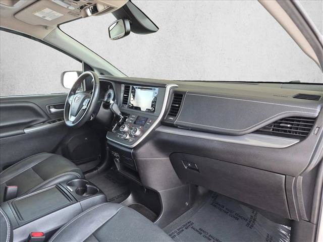 Used 2020 Toyota Sienna SE w/ SE Preferred Package FWD image 25