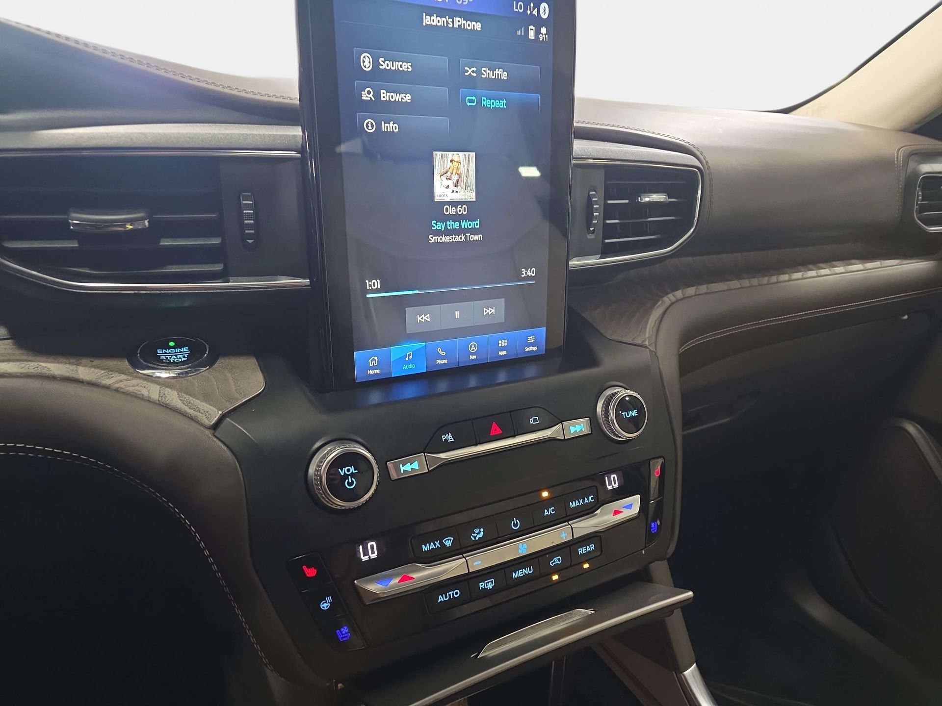 Used 2020 Ford Explorer Platinum w/ Premium Technology Package AWD/4WD image 20
