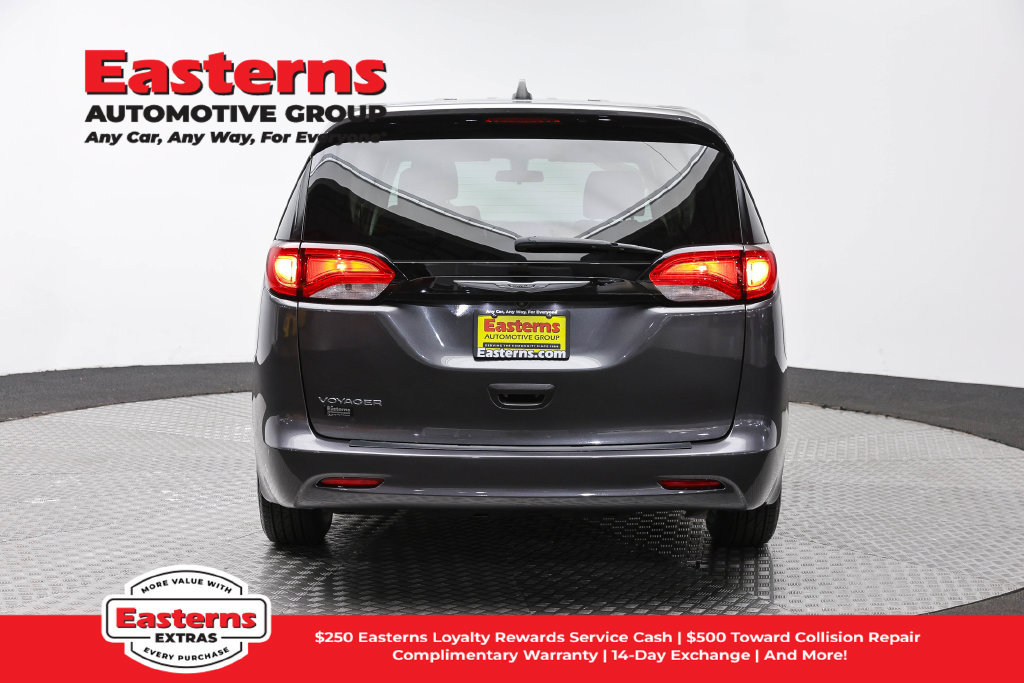 Used 2022 Chrysler Voyager LX FWD image 7