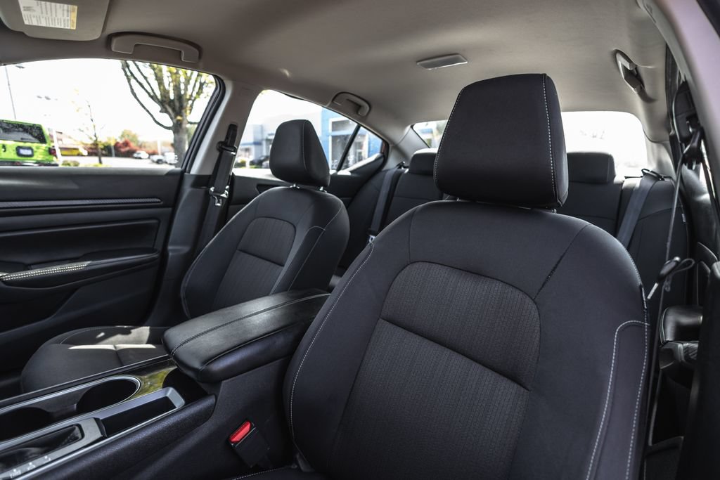 Used 2024 Nissan Altima 2.5 SV FWD image 21