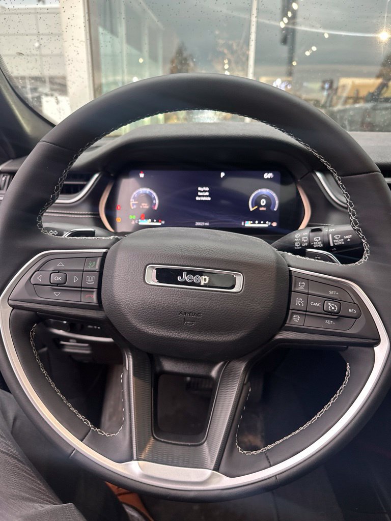 Used 2023 Jeep Grand Cherokee Altitude AWD/4WD image 12