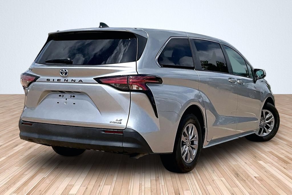 Used 2021 Toyota Sienna LE FWD image 2