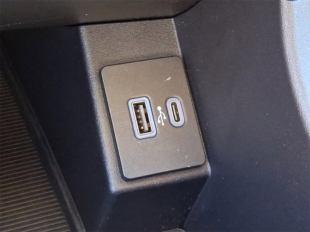 Certified 2022 Ford Edge SE w/ Black Appearance Package image 24