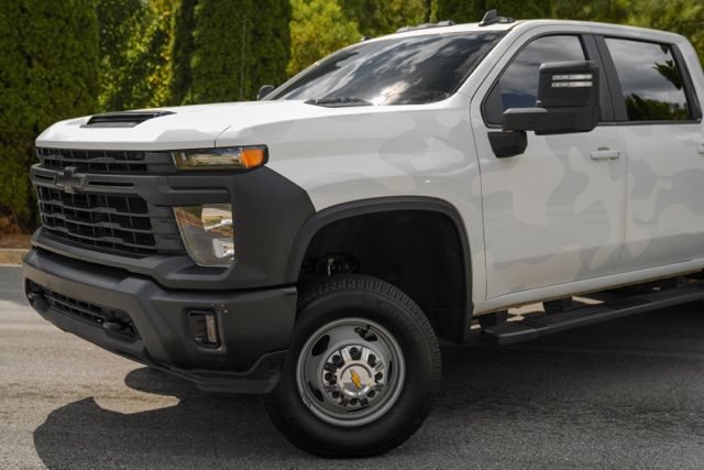 Used 2024 Chevrolet Silverado 3500 LT w/ Convenience Package AWD/4WD image 3