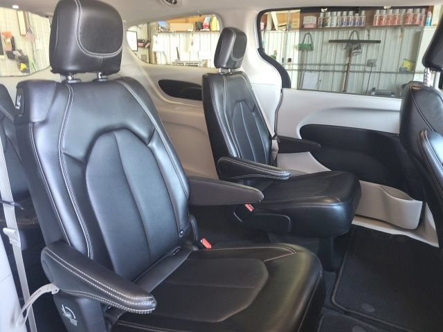 Used 2024 Chrysler Pacifica Touring-L FWD image 26