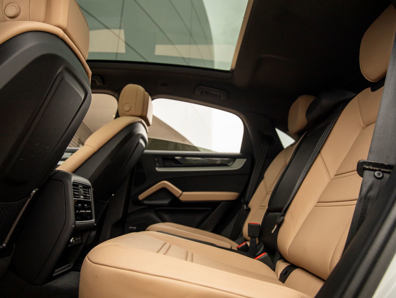 Certified 2026 Porsche Cayenne Coupe AWD/4WD image 35