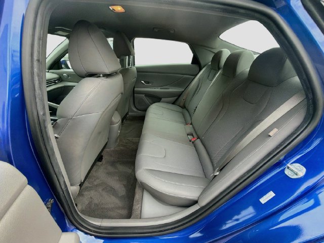 Certified 2025 Hyundai Elantra SE FWD image 24